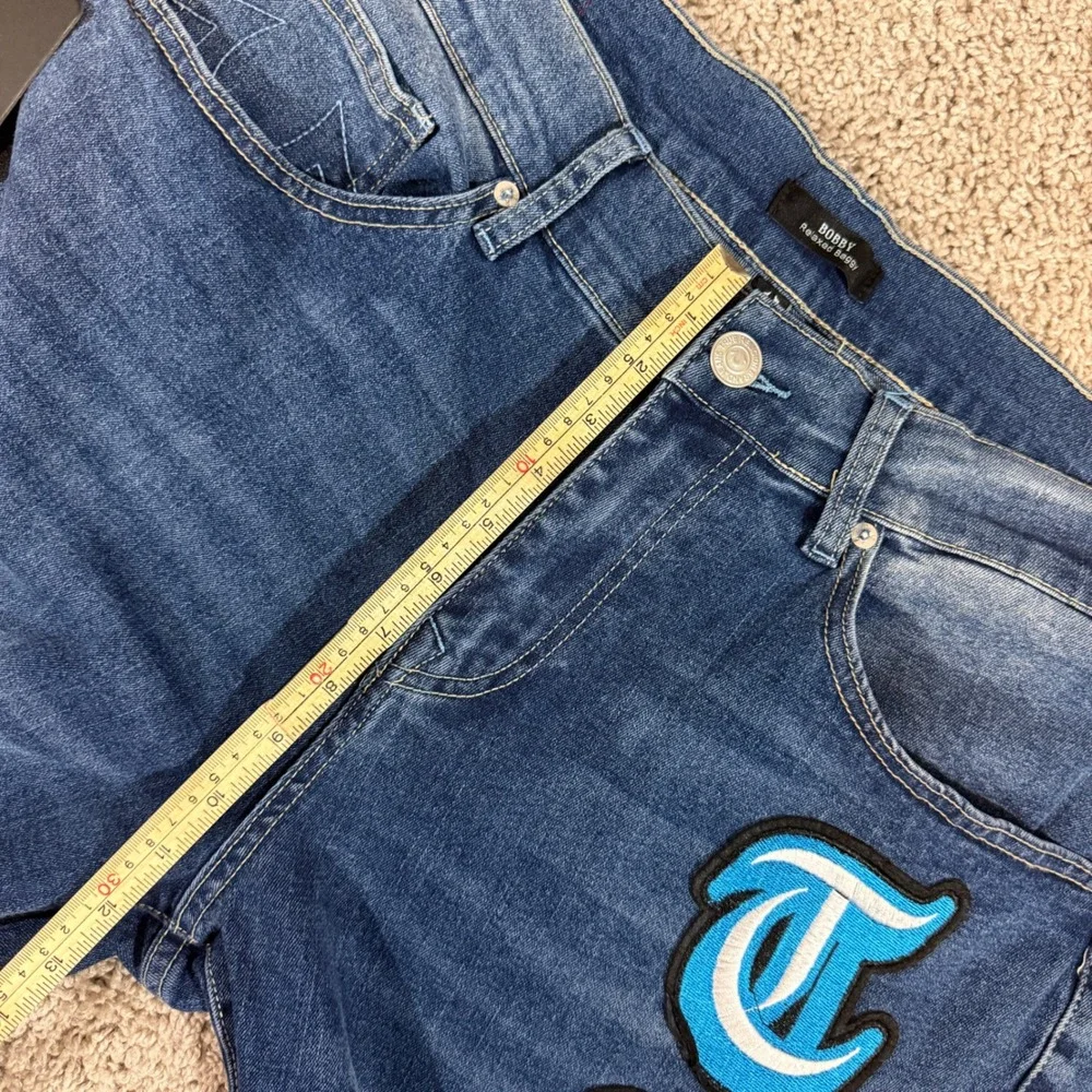 True Religion Bobby Relaxed Baggy Mens 32x32 Blue NWT Chenille Applique Jeans